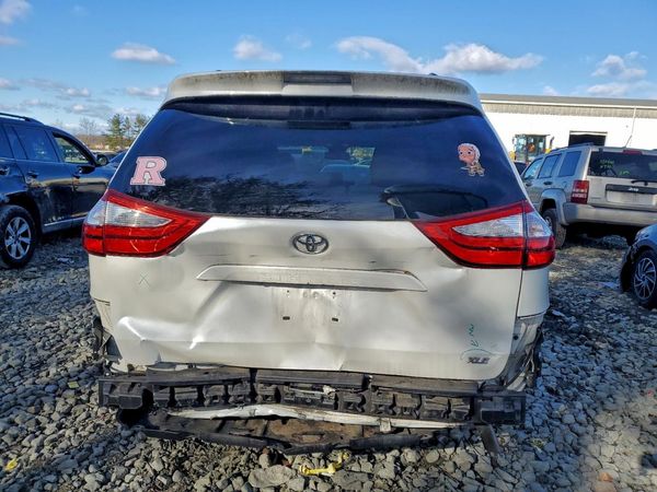 2016 TOYOTA SIENNA