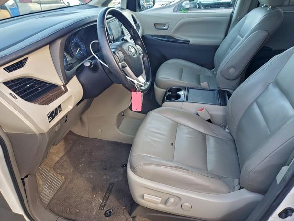 2016 TOYOTA SIENNA
