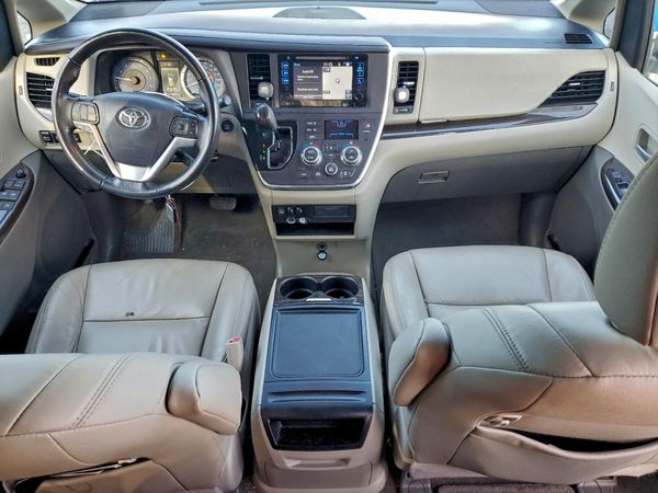 2016 TOYOTA SIENNA