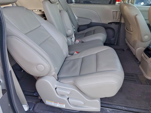 2016 TOYOTA SIENNA