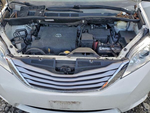 2016 TOYOTA SIENNA