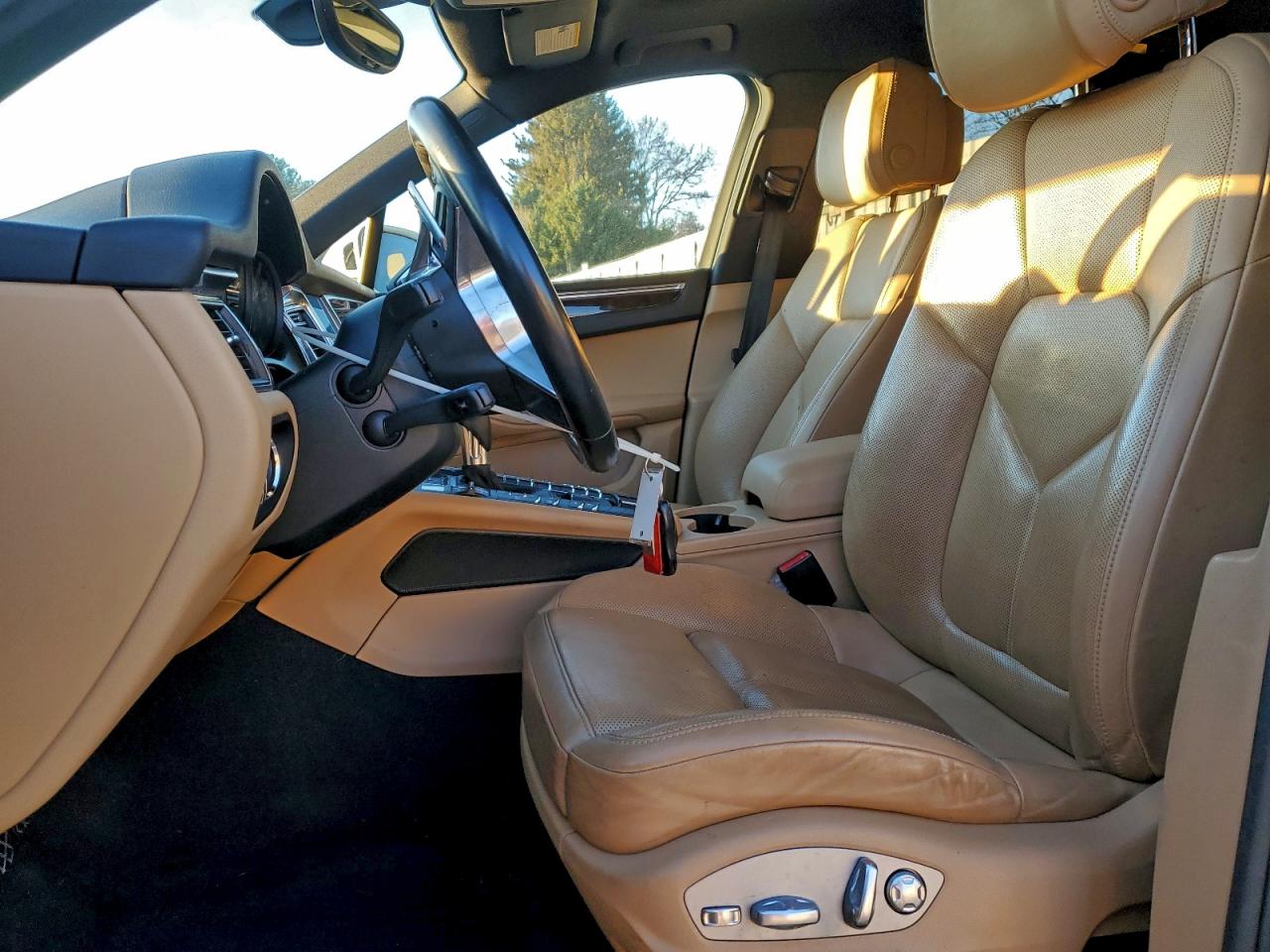 2017 PORSCHE MACAN