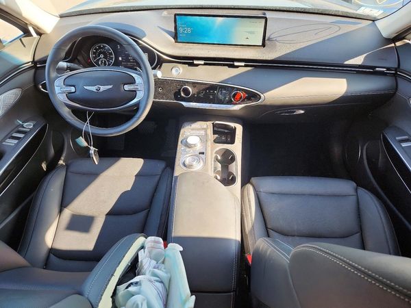 2025 GENESIS GV70