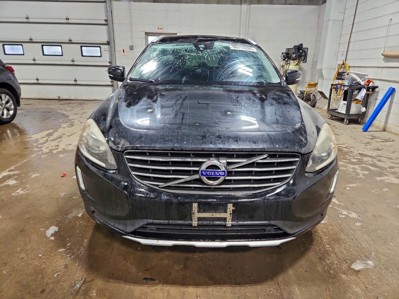 2015 VOLVO XC60 Platinum (non R design)
