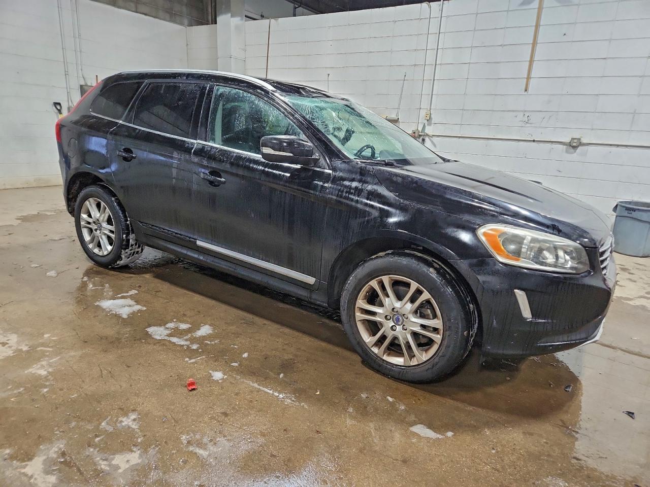 2015 VOLVO XC60 Platinum (non R design)