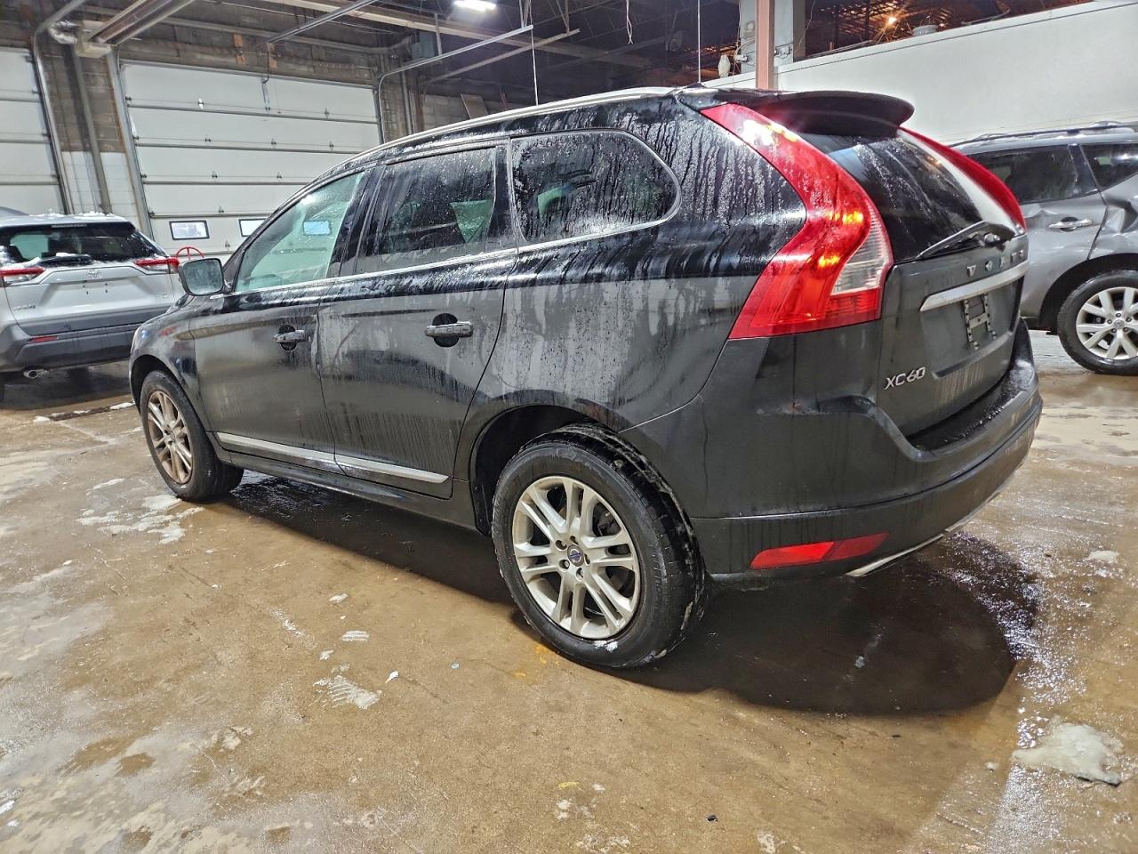 2015 VOLVO XC60 Platinum (non R design)
