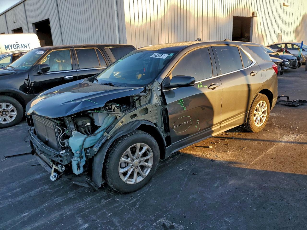 2020 CHEVROLET EQUINOX LT (1LT) — Front 3/4