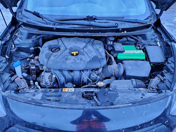 2014 HYUNDAI ELANTRA STD, Style, Tech — Engine bay