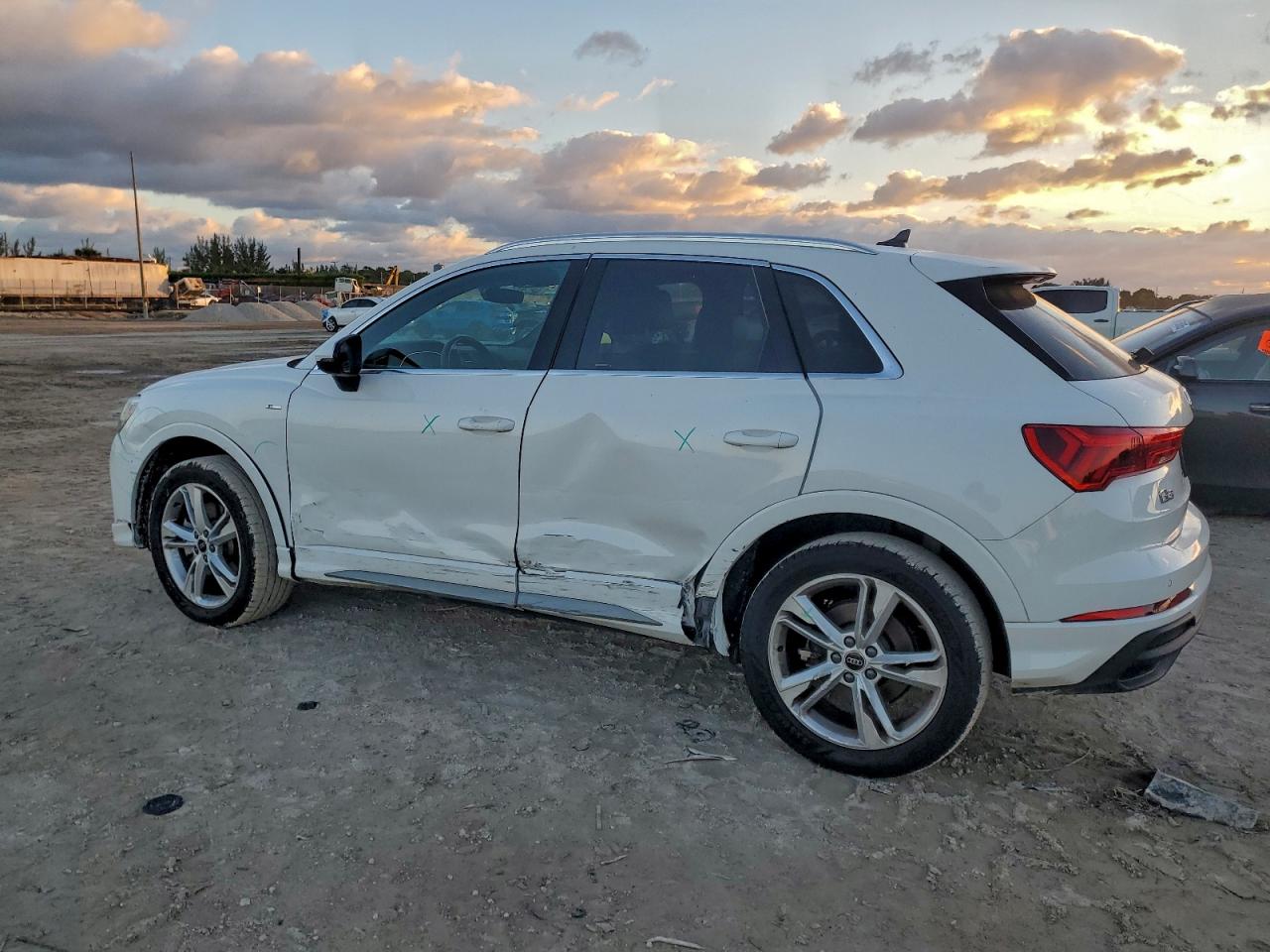 2023 AUDI Q3 S Line quattro Premium