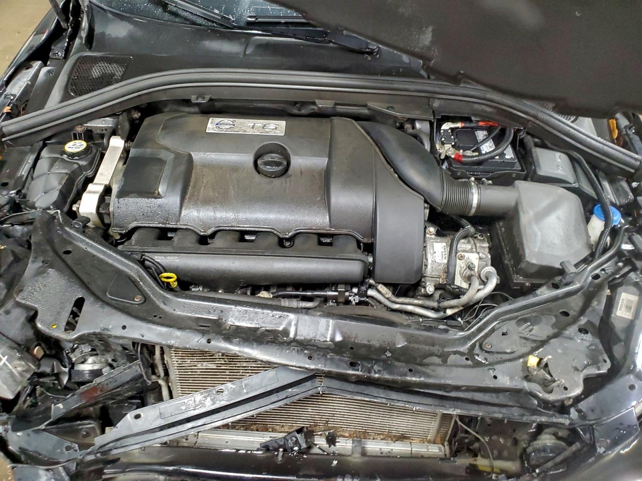2015 VOLVO XC60 Platinum (non R design)