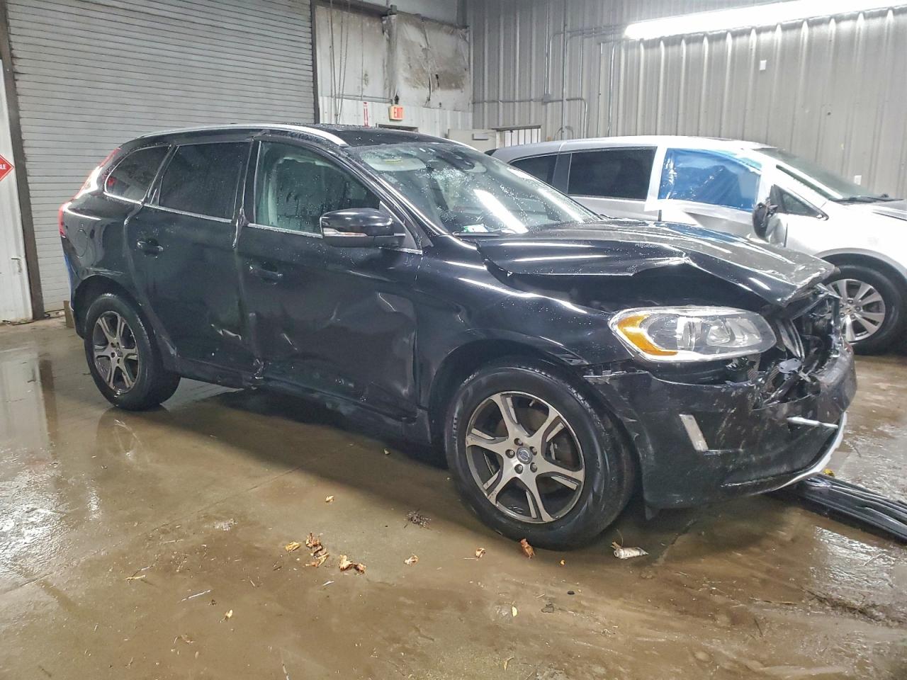 2015 VOLVO XC60 Platinum (non R design)