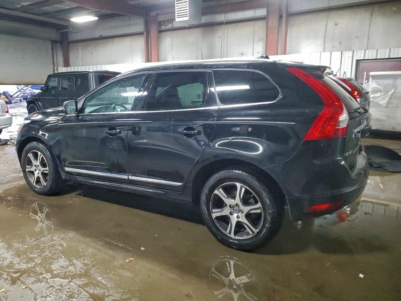 2015 VOLVO XC60 Platinum (non R design)
