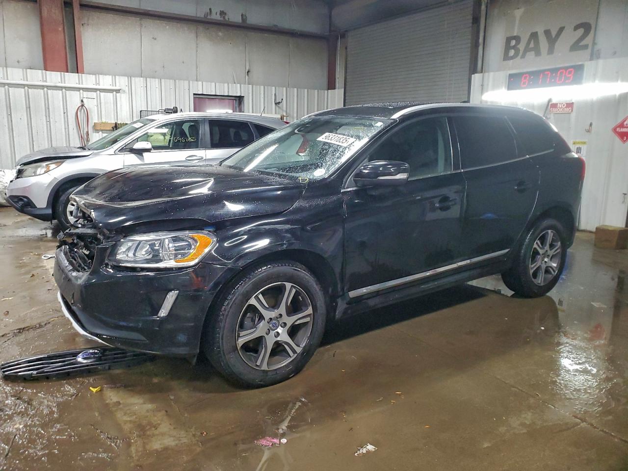 2015 VOLVO XC60 Platinum (non R design)