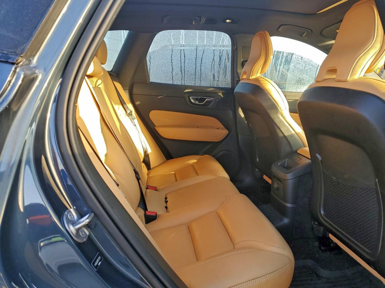 2024 VOLVO XC60 Ultimate Dark