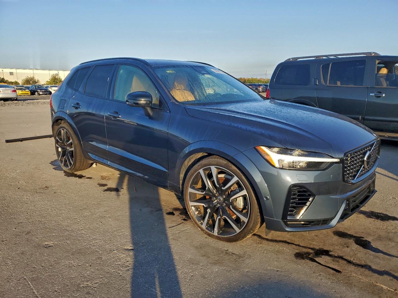 2024 VOLVO XC60 Ultimate Dark