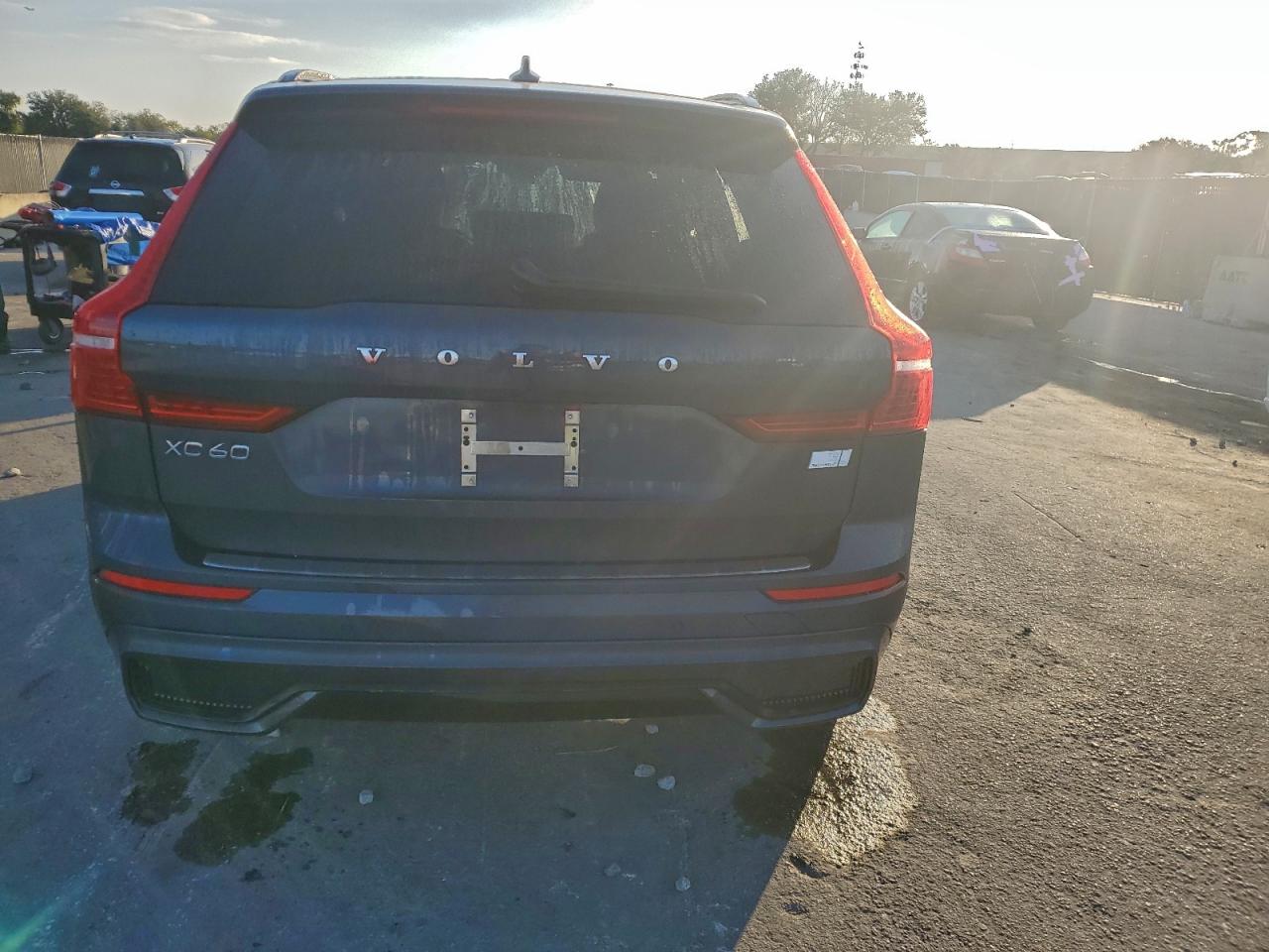 2024 VOLVO XC60 Ultimate Dark