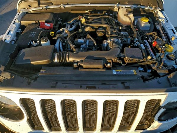2022 JEEP WRANGLER Unlimited Sahara — Engine bay