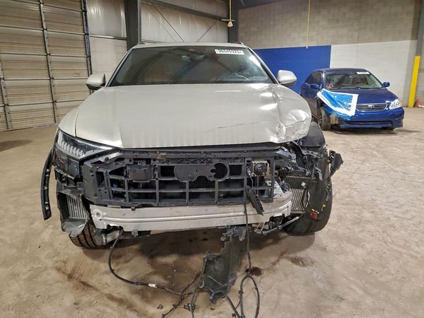 2020 AUDI Q8