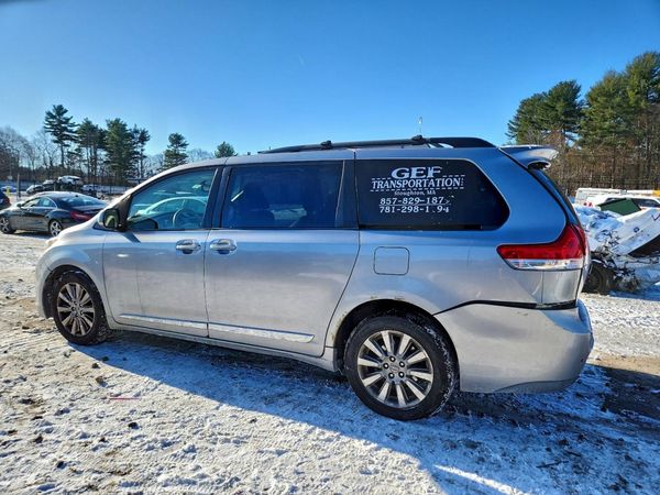 2013 TOYOTA SIENNA