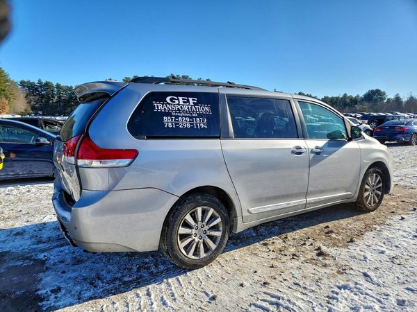 2013 TOYOTA SIENNA