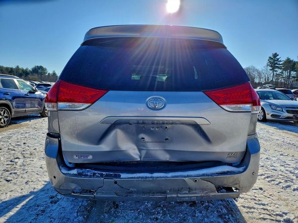 2013 TOYOTA SIENNA
