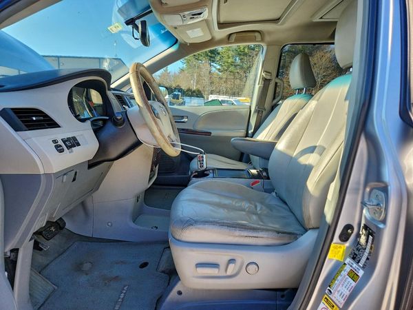 2013 TOYOTA SIENNA