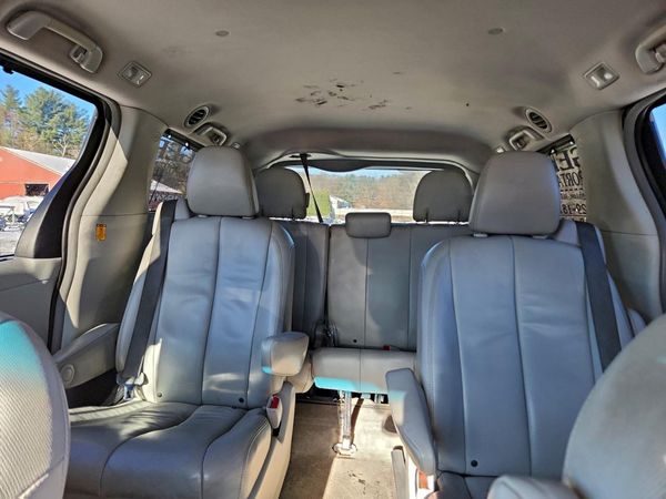 2013 TOYOTA SIENNA