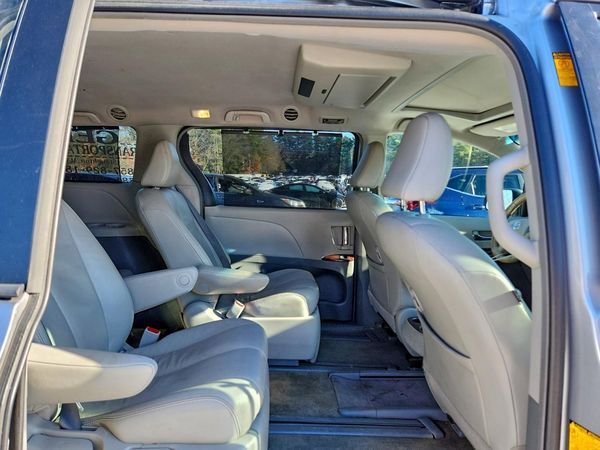 2013 TOYOTA SIENNA