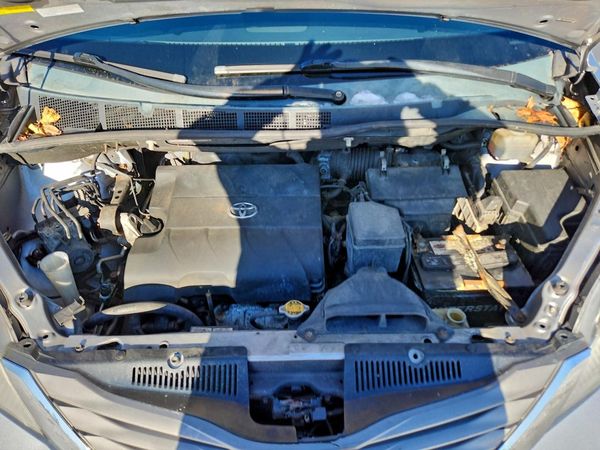 2013 TOYOTA SIENNA