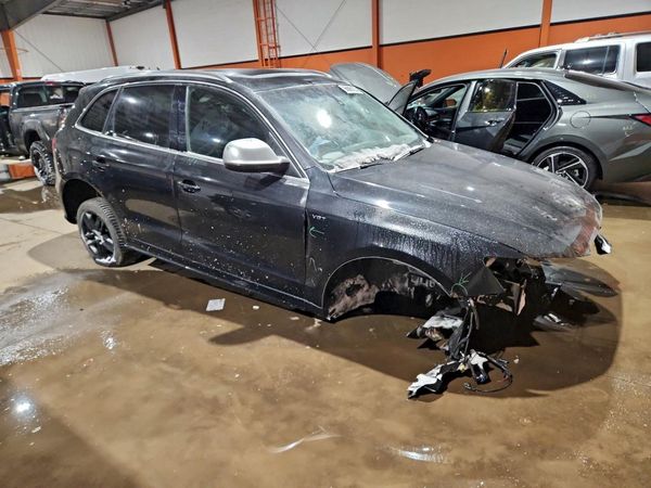 2014 AUDI SQ5 Premium Plus — Passenger 3/4