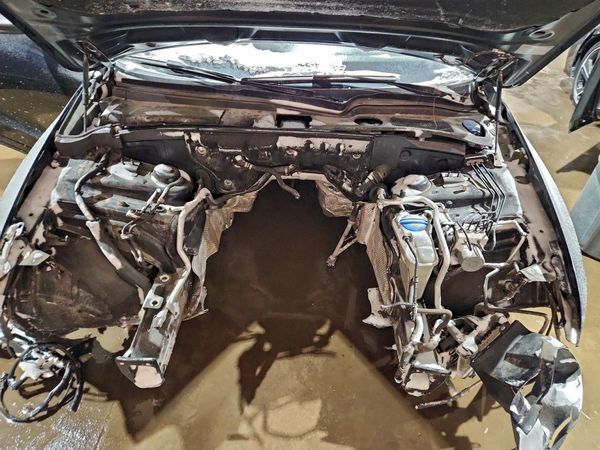 2014 AUDI SQ5 Premium Plus — Engine bay