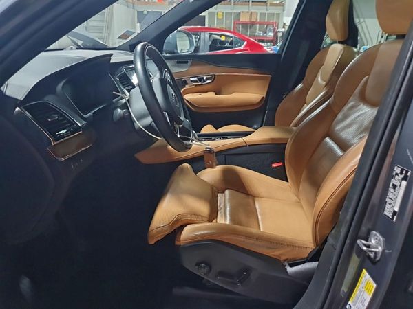 2017 VOLVO XC90