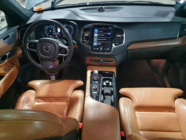2017 VOLVO XC90