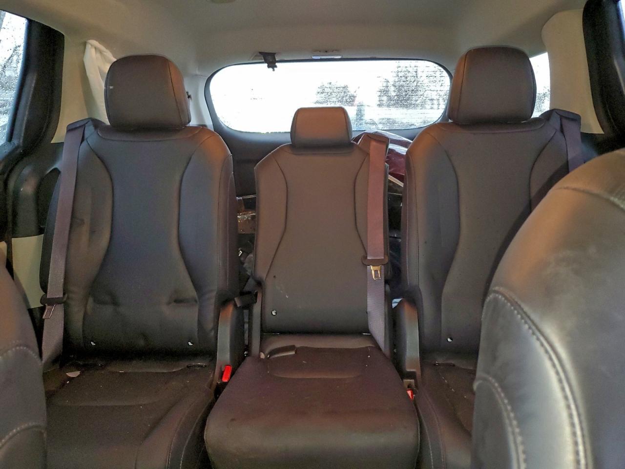 2024 KIA CARNIVAL LX, LX Seat Package