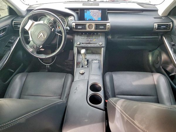 2016 LEXUS IS 200t