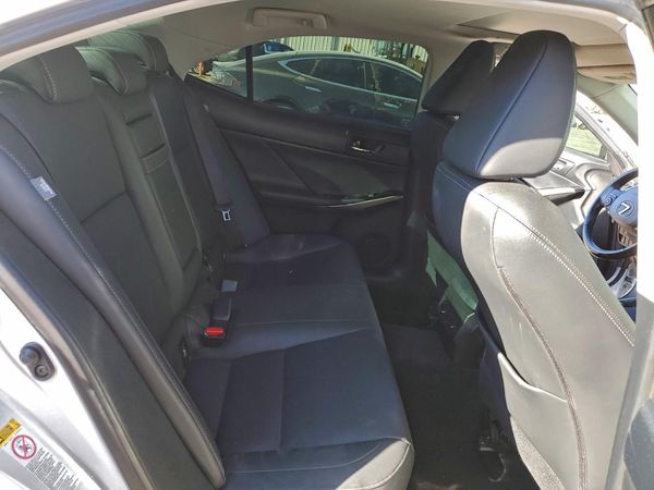 2016 LEXUS IS 200t