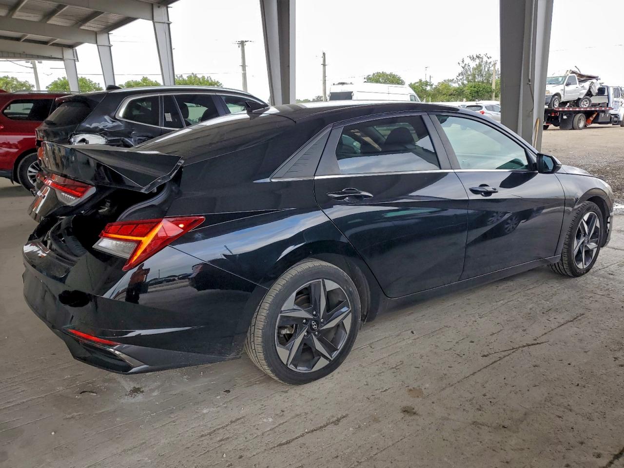 2022 HYUNDAI ELANTRA SEL w/Premium Pkg