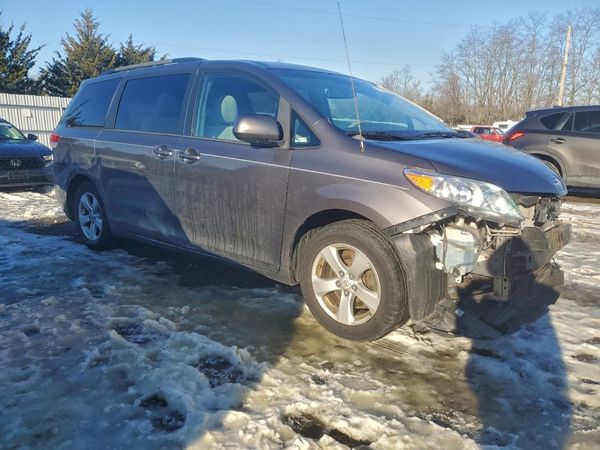2013 TOYOTA SIENNA