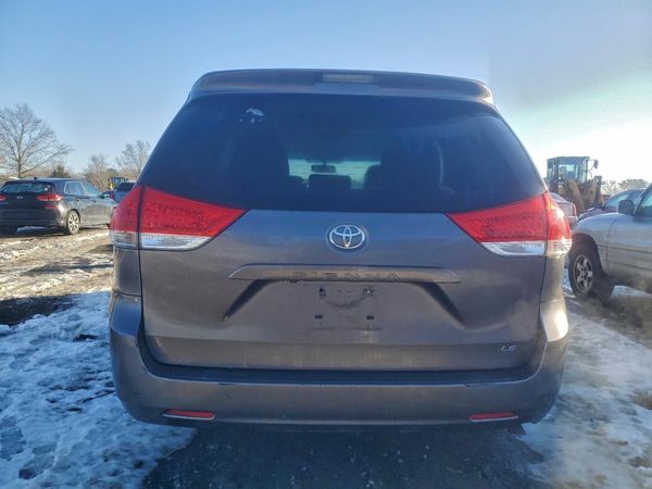2013 TOYOTA SIENNA