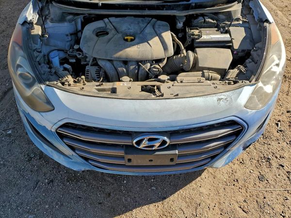 2016 HYUNDAI ELANTRA — Engine bay