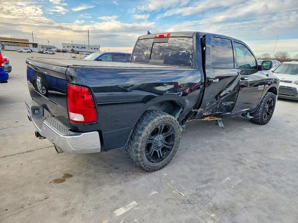 2016 RAM 1500 SLT