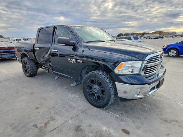 2016 RAM 1500 SLT
