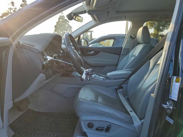 2017 AUDI Q7 quattro Premium Plus