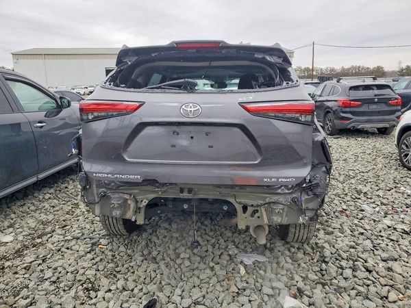 2022 TOYOTA HIGHLANDER XLE