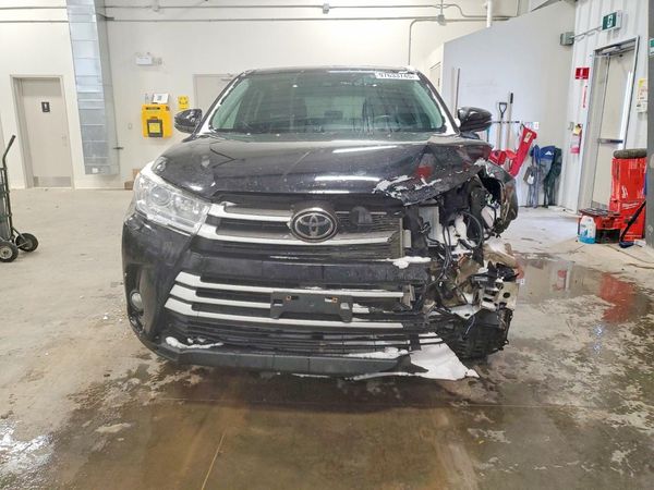 2018 TOYOTA HIGHLANDER LE/LE Plus