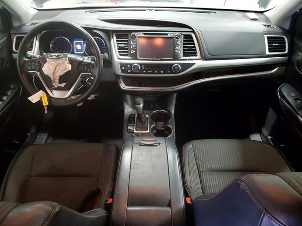 2018 TOYOTA HIGHLANDER LE/LE Plus