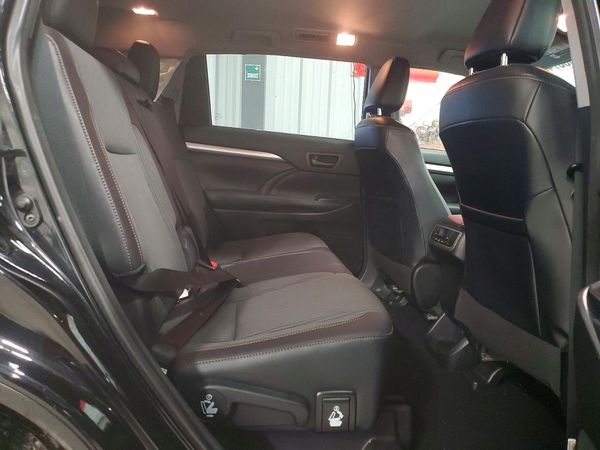 2018 TOYOTA HIGHLANDER LE/LE Plus