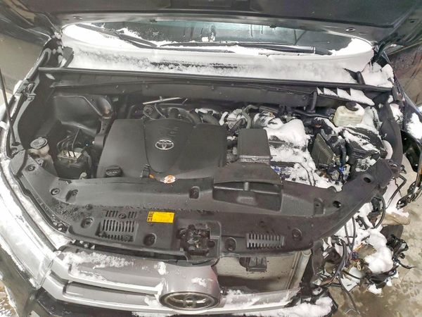 2018 TOYOTA HIGHLANDER LE/LE Plus