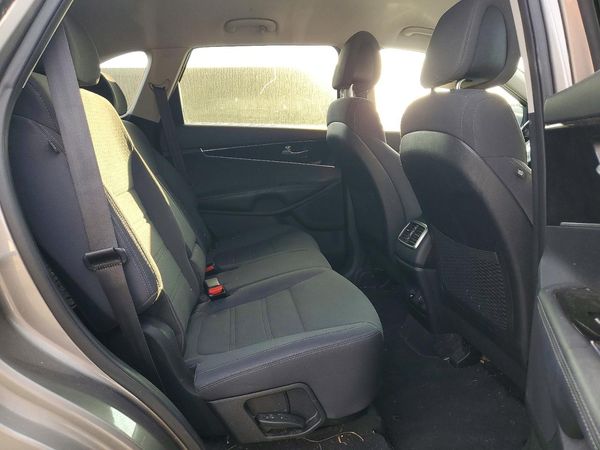 2016 KIA SORENTO L / LX