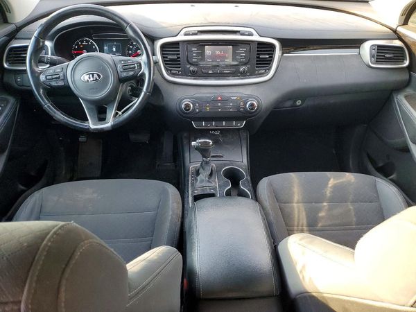 2016 KIA SORENTO L / LX